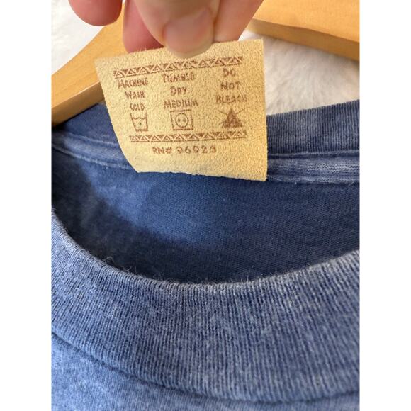 VTG 2001 The Mountain Blue Acid Washed Wolf Pack Pups American Flag T-Shirt XL - Picture 5 of 8